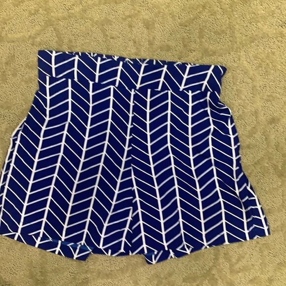 Blossom Boutique Ladies M Blue & White Patterned Silky-feeling Shorts - Picture 7 of 7